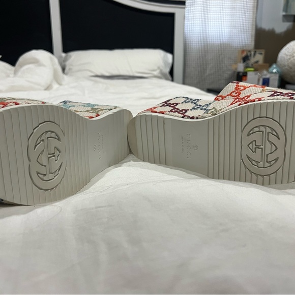 New never worn wedge! - Picture 3 of 7